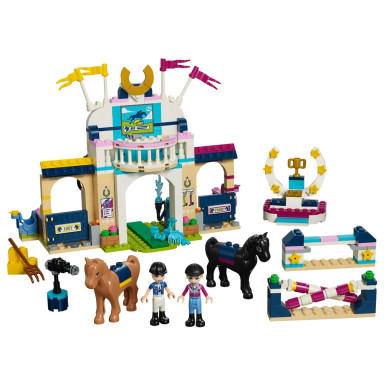 LEGO 41367 Friends Skoki przez przeszkody Stephanie – zdjęcie