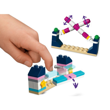 LEGO 41367 Friends Skoki przez przeszkody Stephanie – zdjęcie