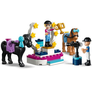 LEGO 41367 Friends Skoki przez przeszkody Stephanie – zdjęcie