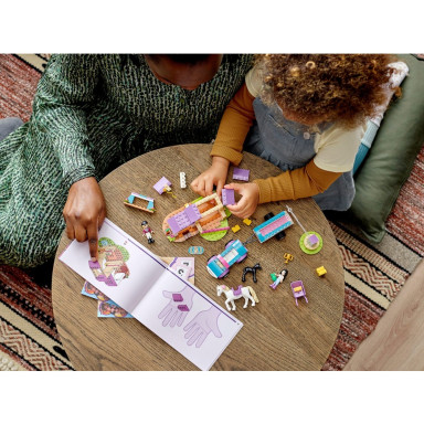 LEGO 41441 Friends Szkółka jeździecka i przyczepa dla konia – zdjęcie
