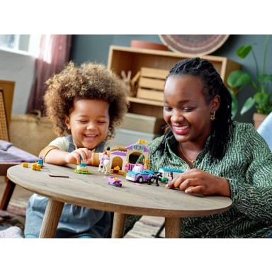 LEGO 41441 Friends Szkółka jeździecka i przyczepa dla konia – zdjęcie