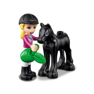 LEGO 41441 Friends Szkółka jeździecka i przyczepa dla konia – zdjęcie
