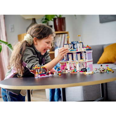 LEGO 41684 Friends Wielki hotel w mieście Heartlake – zdjęcie