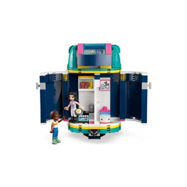 LEGO 41722 Friends Przyczepa na wystawę koni – zdjęcie