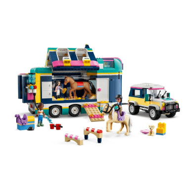 LEGO 41722 Friends Przyczepa na wystawę koni – zdjęcie