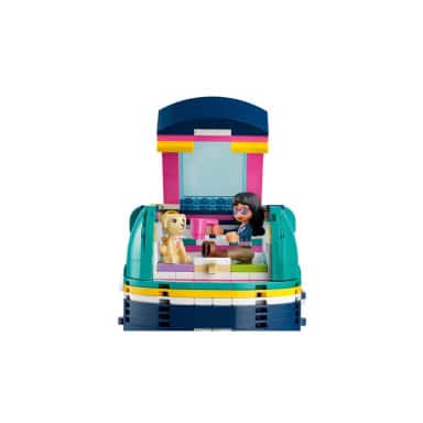 LEGO 41722 Friends Przyczepa na wystawę koni – zdjęcie