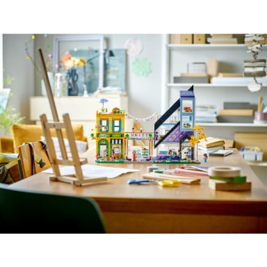 LEGO 41732 Friends Sklep wnętrzarski i kwiaciarnia w śródmieściu – zdjęcie