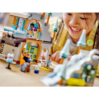 LEGO 41756 Friends Stok narciarski i kawiarnia – zdjęcie