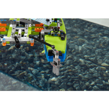 LEGO 42105 Technic Katamaran – zdjęcie