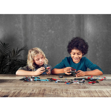 LEGO 42106 Technic Furgonetka i motocykl kaskaderski – zdjęcie