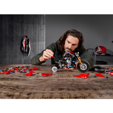 LEGO 42107 Technic Ducati Panigale V4 R – zdjęcie