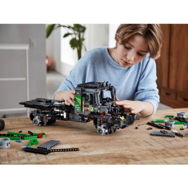 LEGO 42129 Technic Ciężarówka Mercedes-Benz Zetros z napędem na 4 koła – zdjęcie
