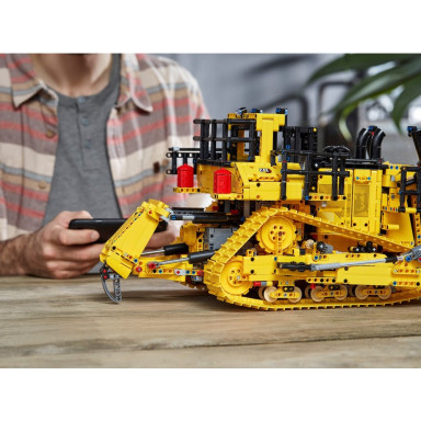 LEGO 42131 Technic Sterowany przez aplikację buldożer Cat D11 – zdjęcie