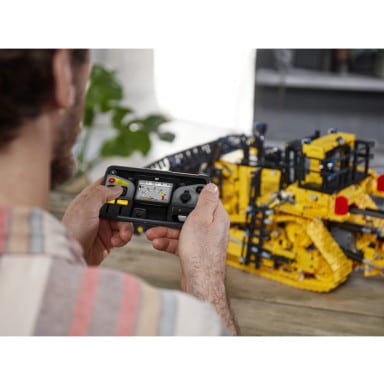 LEGO 42131 Technic Sterowany przez aplikację buldożer Cat D11 – zdjęcie
