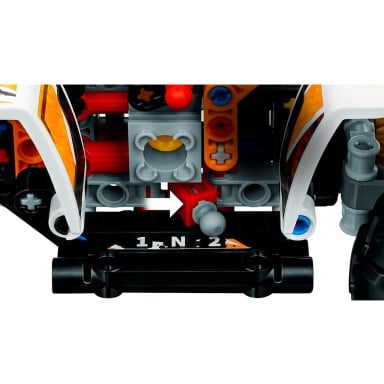 LEGO 42139 Technic Pojazd terenowy – zdjęcie