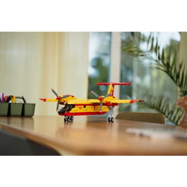 LEGO 42152 Technic Samolot gaśniczy – zdjęcie