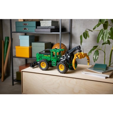 LEGO 42157 Technic Ciągnik zrywkowy John Deere 948L-II – zdjęcie