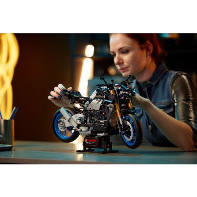 LEGO 42159 Technic Yamaha MT-10 SP – zdjęcie