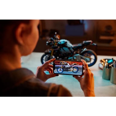 LEGO 42159 Technic Yamaha MT-10 SP – zdjęcie