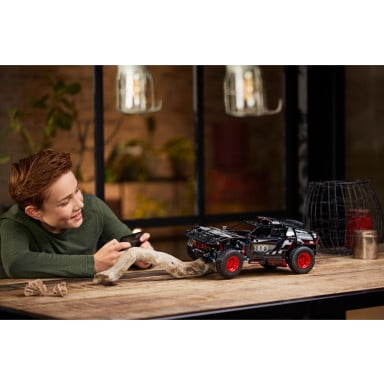 LEGO 42160 Technic Audi RS Q e-tron – zdjęcie