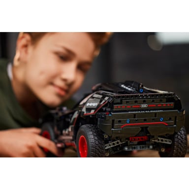 LEGO 42160 Technic Audi RS Q e-tron – zdjęcie