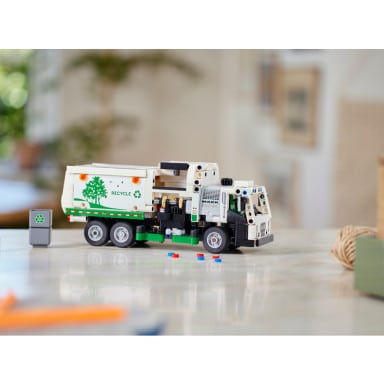 LEGO 42167 Technic Śmieciarka Mack LR Electric – zdjęcie