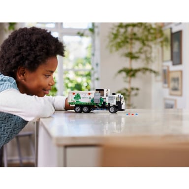 LEGO 42167 Technic Śmieciarka Mack LR Electric – zdjęcie