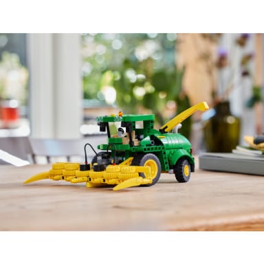 LEGO 42168 Technic John Deere 9700 Forage Harvester – zdjęcie