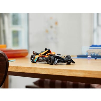 LEGO 42169 Technic NEOM McLaren Formula E Race Car – zdjęcie
