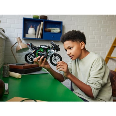 LEGO 42170 Technic Motocykl Kawasaki Ninja H2R – zdjęcie