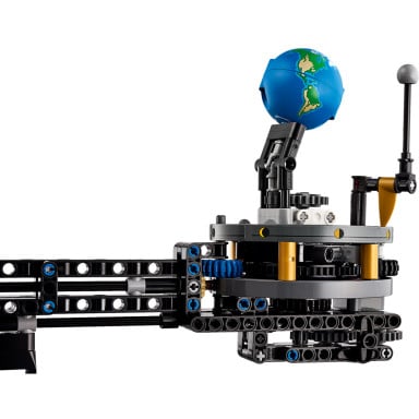 LEGO 42179 Technic Planeta Ziemia i Księżyc na orbicie – zdjęcie