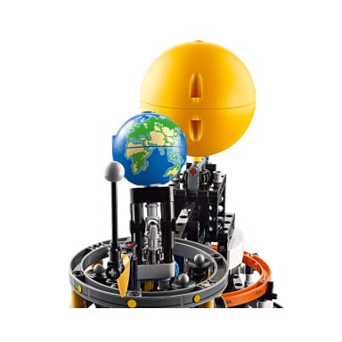 LEGO 42179 Technic Planeta Ziemia i Księżyc na orbicie – zdjęcie