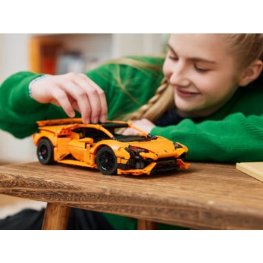 LEGO 42196 Technic Pomarańczowe Lamborghini Huracán Tecnica – zdjęcie