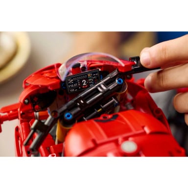 LEGO 42202 Technic Motocykl Ducati Panigale V4 S – zdjęcie