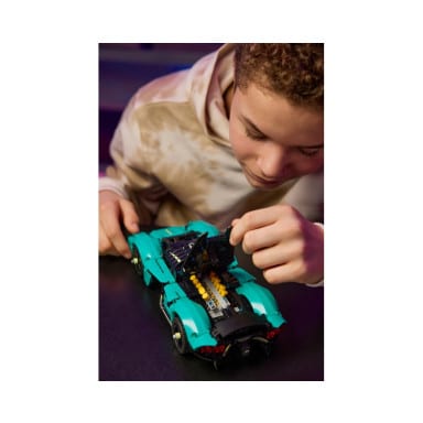 LEGO 42208 Technic Aston Martin Valkyrie – zdjęcie