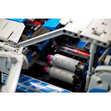 LEGO 42210 Technic Samochód Nissan Skyline GT-R (R34) z filmu Za szybcy, za wściekli – zdjęcie