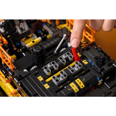 LEGO 42215 Technic Koparka Volvo EC500 Hybrid – zdjęcie