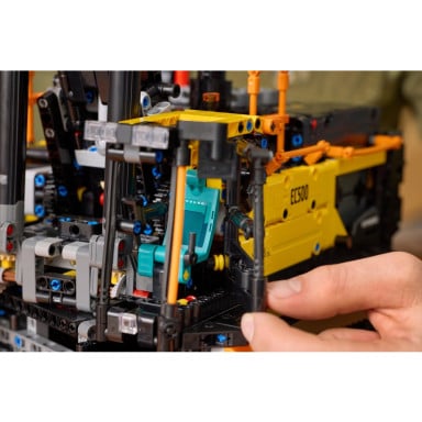 LEGO 42215 Technic Koparka Volvo EC500 Hybrid – zdjęcie