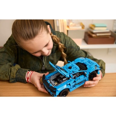LEGO 42217 Technic Niebieski Chevrolet Corvette Stingray – zdjęcie