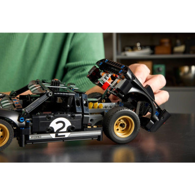 LEGO 42223 Technic Samochód wyścigowy 1966 Ford GT40 MKII – zdjęcie
