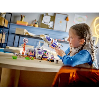 LEGO 42605 Friends Stacja kosmiczna i rakieta – zdjęcie