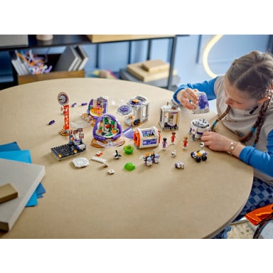 LEGO 42605 Friends Stacja kosmiczna i rakieta – zdjęcie