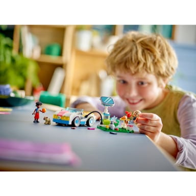 LEGO 42609 Friends Samochód elektryczny i stacja ładująca – zdjęcie