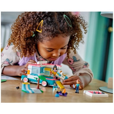 LEGO 42613 Friends Karetka szpitala w Heartlake – zdjęcie