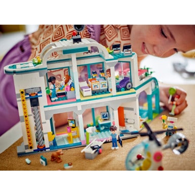 LEGO 42621 Friends Szpital w mieście Heartlake – zdjęcie