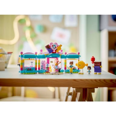 LEGO 42649 Friends Sklep z cukierkami w Heartlake – zdjęcie