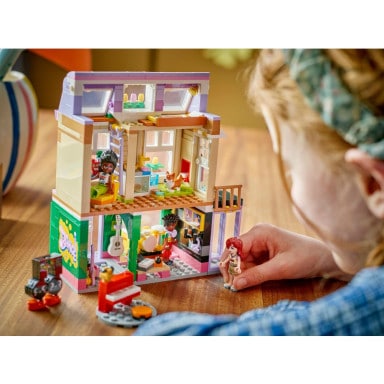 LEGO 42653 Friends Sklep muzyczny i mieszkanie – zdjęcie