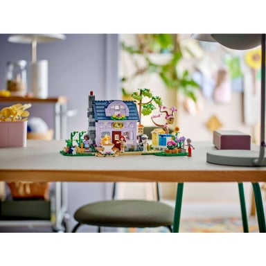 LEGO 42669 Friends Dom pszczelarzy i kwiatowy ogród – zdjęcie