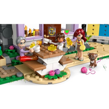 LEGO 42669 Friends Dom pszczelarzy i kwiatowy ogród – zdjęcie