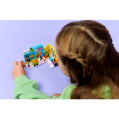 LEGO 42680 Friends Sklep spożywczy w mieście Heartlake – zdjęcie